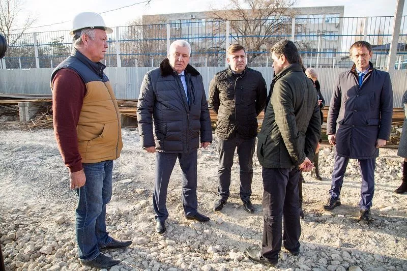 Строительство корпуса для начальных классов на 400 мест на территории школы № 6.