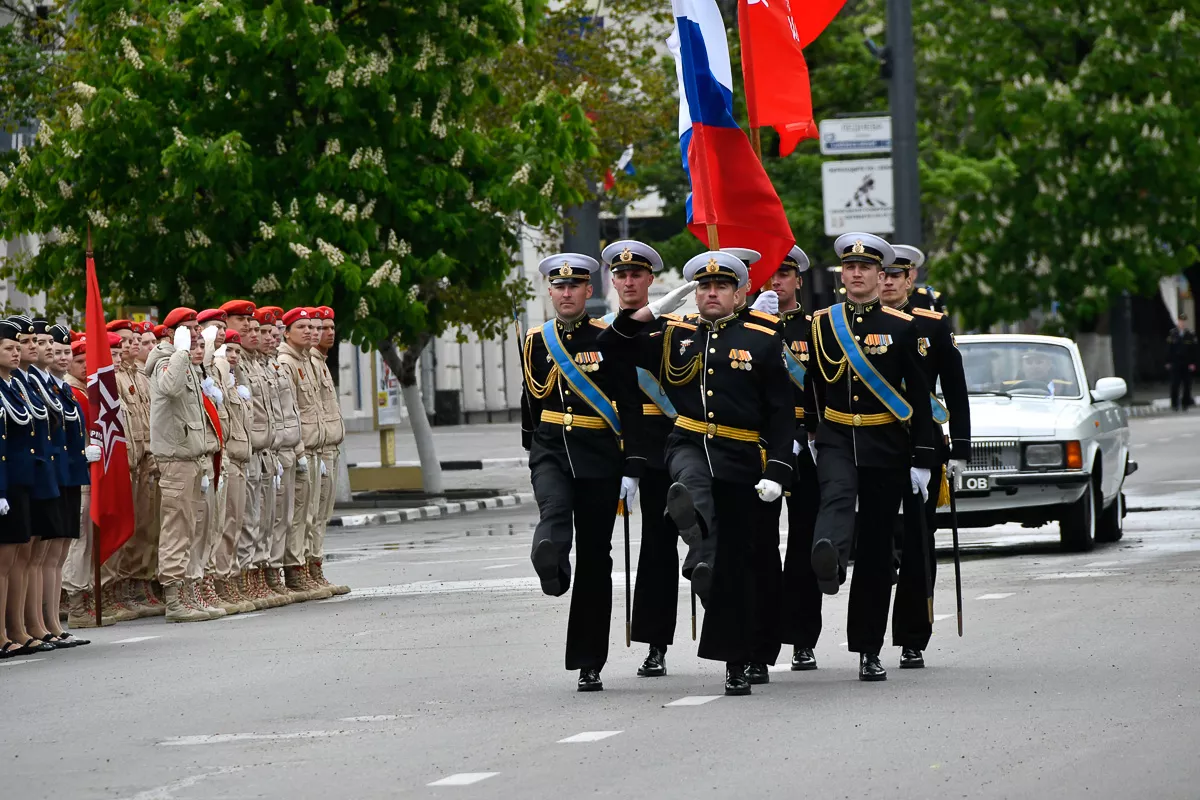 Военный парад в городе-герое Новороссийске. Военный парад в городе-герое Новороссийске.