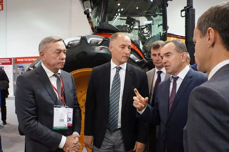 Среди почетных гостей, посетивших стенд, – губернатор Краснодарского края Вениамин Кондратьев, министр сельского хозяйства и перерабатывающей промышленности региона Федор Дерека.