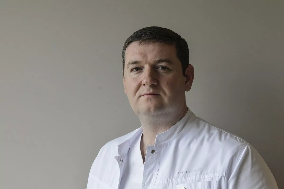 Главный врач клиники Нурдин Бельмехов отмечает, что в приоритете медучреждения – профессионализм и человечность.