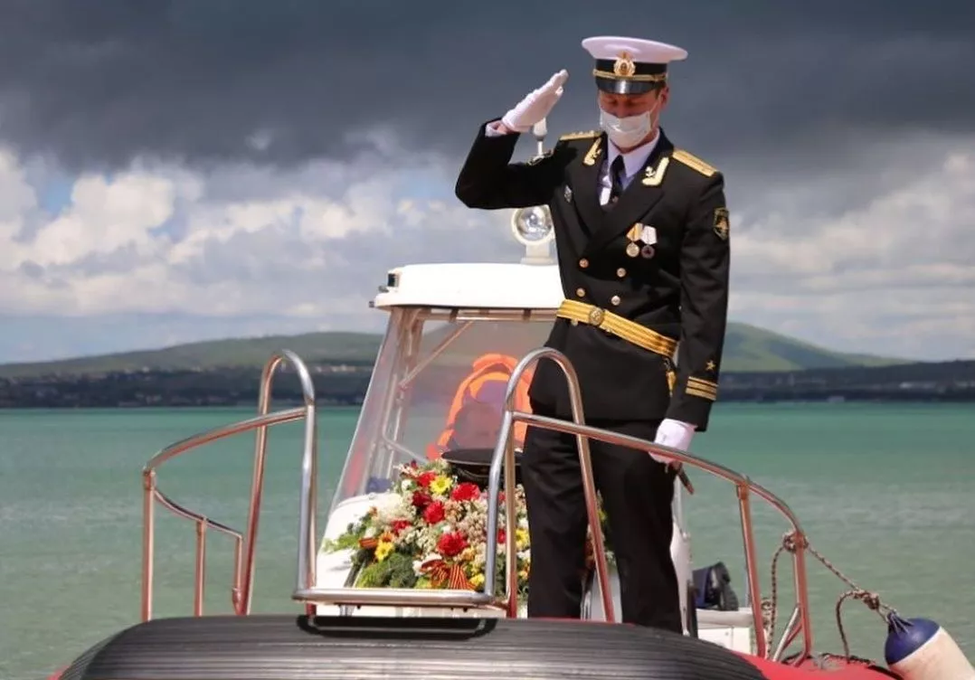 В городе также прошла традиционная акция «Бескозырка».