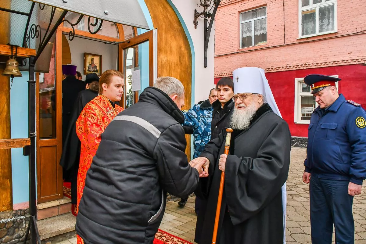 Митрополит в колонии