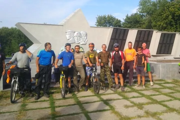 Константин Мержоев с участниками экспедиция "Дорогой героев" Константин Мержоев с участниками экспедиция "Дорогой героев"