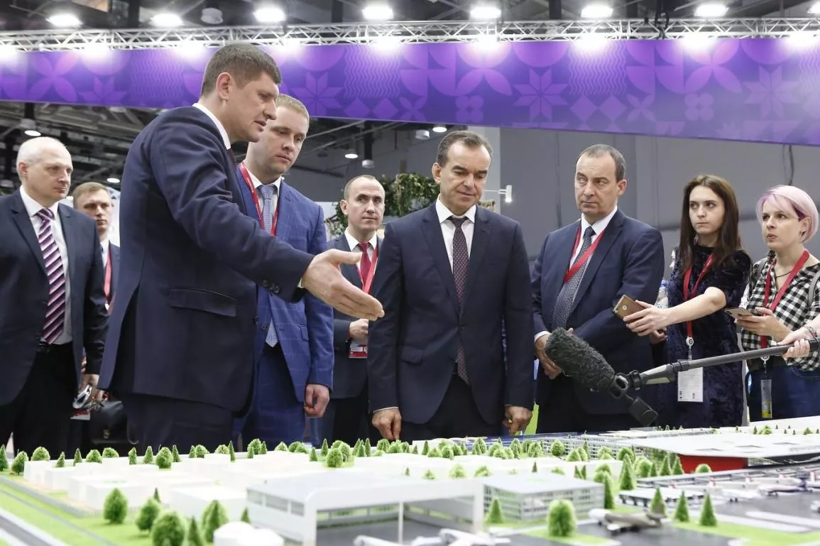 Регионы заключили в Сочи соглашений на триллион рублей. И треть этих инвестиций приходится на Краснодарский край. Регионы заключили в Сочи соглашений на триллион рублей. И треть этих инвестиций приходится на Краснодарский край.