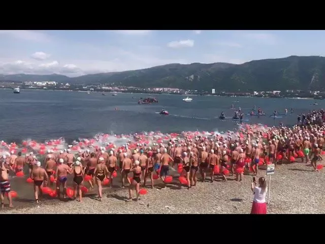 Старт заплыва "Морской мили" в Геленджике