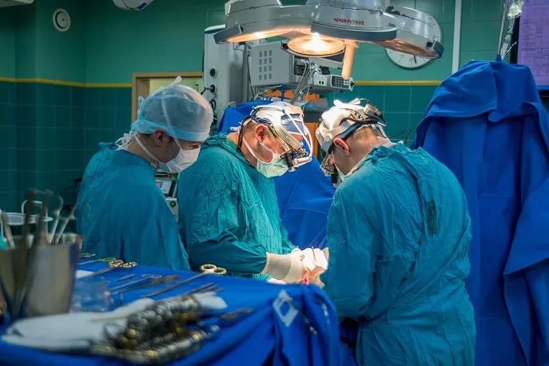 Идет операция на сердце