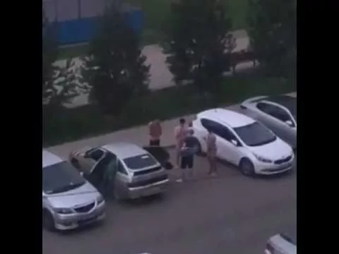 Голые мужчины устроили погром в сквере 80-летия Краснодарского края