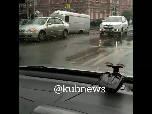 Газель провалилась в люк, Краснодар