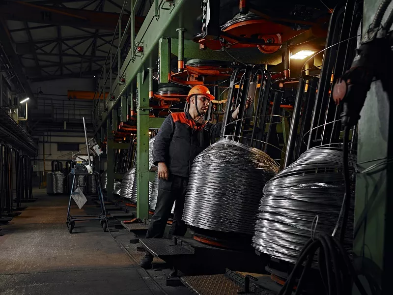 Большая часть производственных процессов на заводах автоматизирована. Большая часть производственных процессов на заводах автоматизирована.