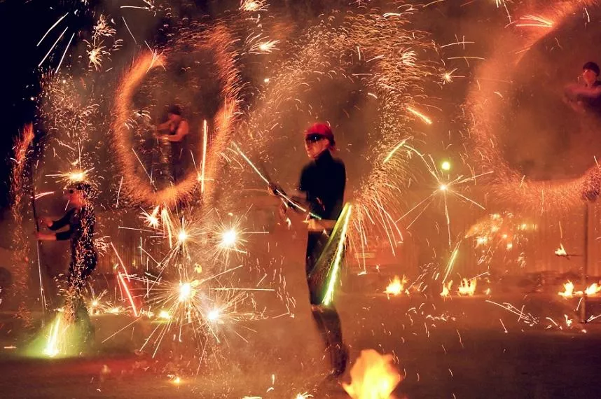 «Лотос» первым в крае освоил файер-шоу – где-то в 97-м году.