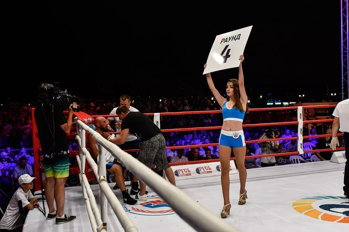 В Геленджике состоялся международный турнир по профессиональному боксу 