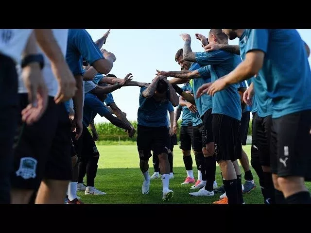 Куэва забил первым же касанием!