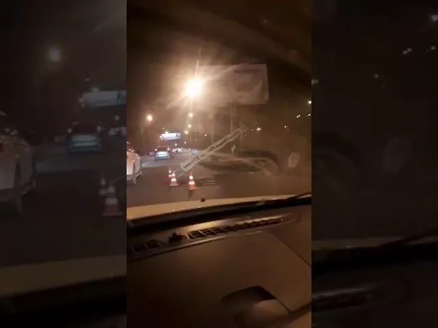 В Краснодаре на яблоновском мосту опять сбили габаритную рамку