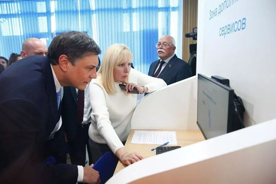 Анна Минькова и Игорь Галась посетили обновленный центр занятости.