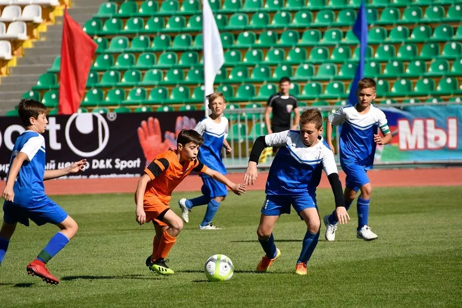 Более 100 тысяч детей на Кубани увлечены футболом.