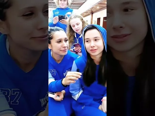 Кто играет за женскую хоккейную команду "Деффчонки"?