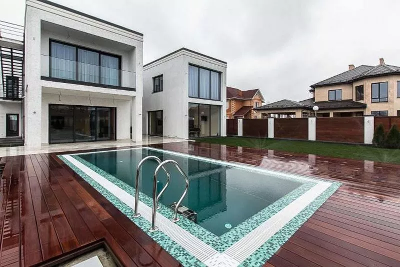 Дом в стиле хай-тек по индивидуальному дизайн-проекту за 68 млн рублей.