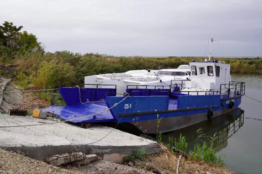 Готовое судно в ожидании отправки заказчику. Готовое судно в ожидании отправки заказчику.