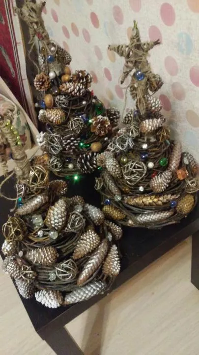 Елка из шишек