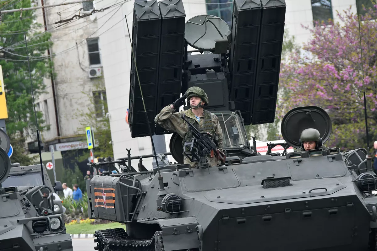 Военный парад в городе-герое Новороссийске. Военный парад в городе-герое Новороссийске.