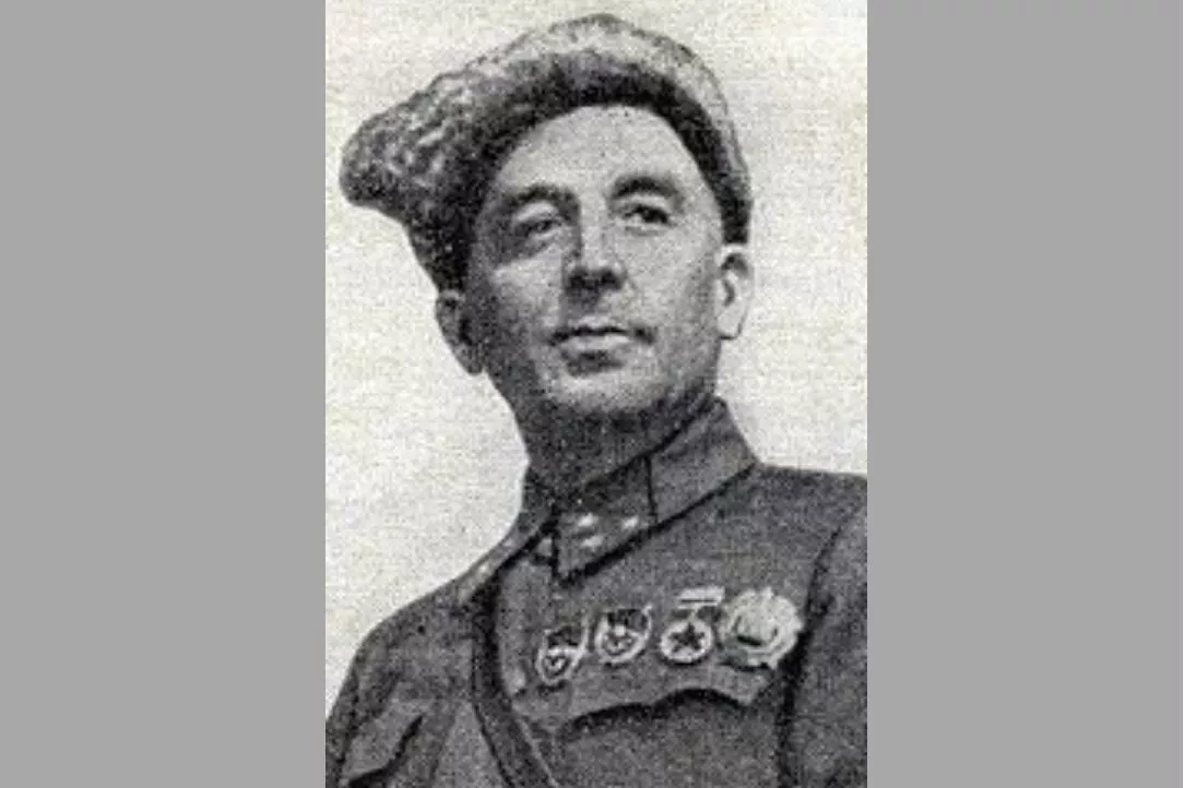 Генерал-лейтенант Николай Яковлевич Кириченко. Во время кущевской атаки в августе 1942 года – командующий 17-м казачьим кавалерийским корпусом. В период освобождения Кущевского района командовал конно-механизированной группой, созданной для преследования противника. 