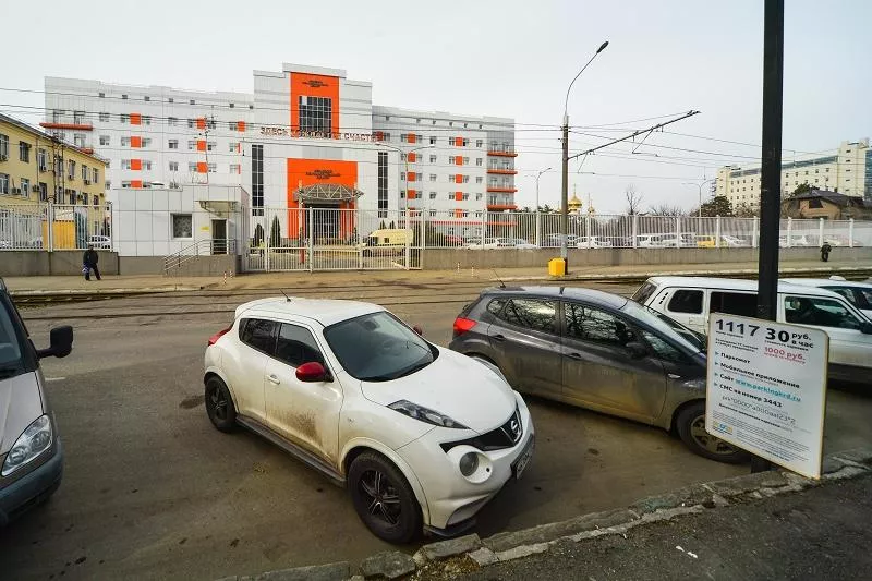 Парковка у Краевого перинатального центра