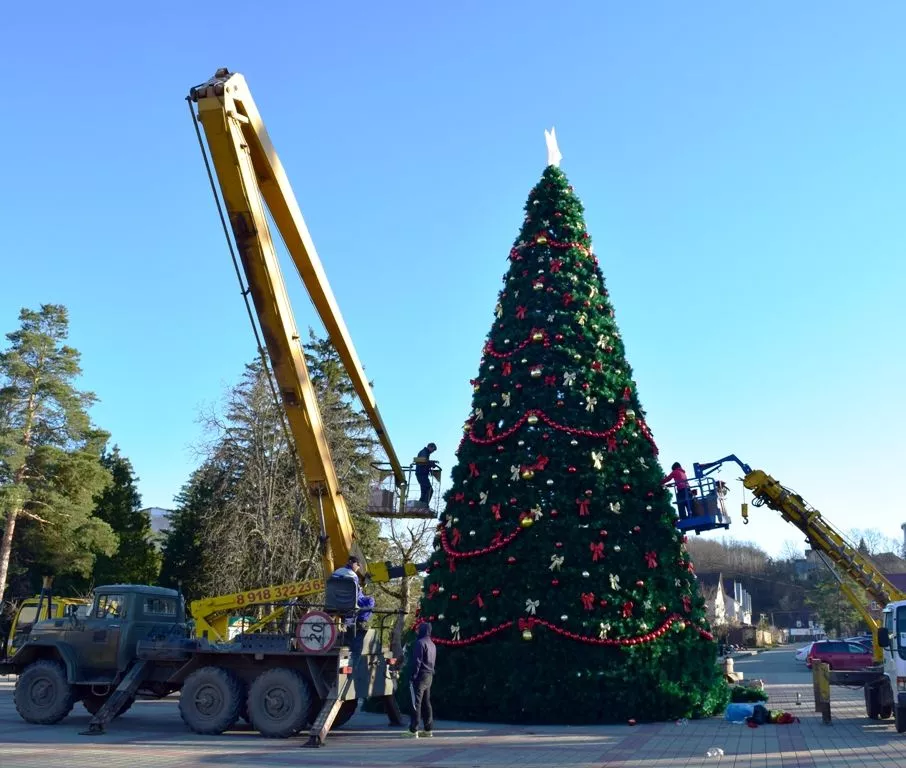 Главная ёлка в Горячем Ключе Главная ёлка в Горячем Ключе