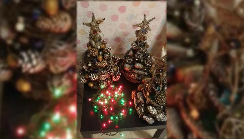 Елка из шишек