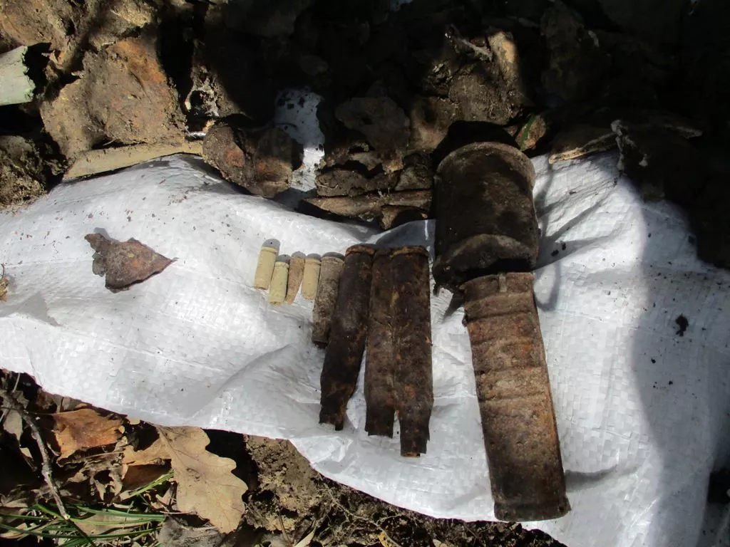 Офицеры и рядовые под наставничеством кубанских поисковиков проходят обучение и принимают участие в полевых экспедициях. 