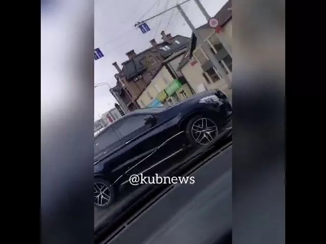 Водитель Mercedes GLE выехал на встречку в Краснодаре