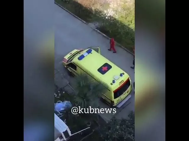 В Сочи женщина упала с 4 этажа