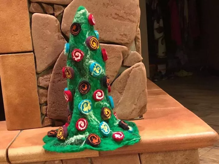 Елка из шерсти