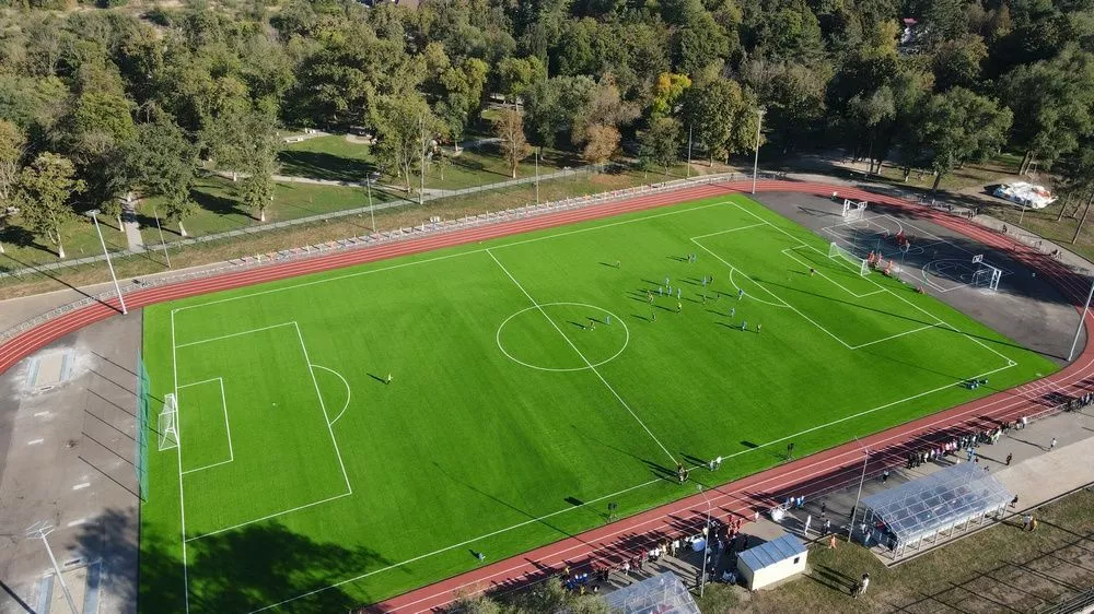 Масштабную реконструкцию стадиона «Чемпион» в станице Тбилисской провели в рамках программы «Спорт – норма жизни» нацпроекта «Демография». Масштабную реконструкцию стадиона «Чемпион» в станице Тбилисской провели в рамках программы «Спорт – норма жизни» нацпроекта «Демография».