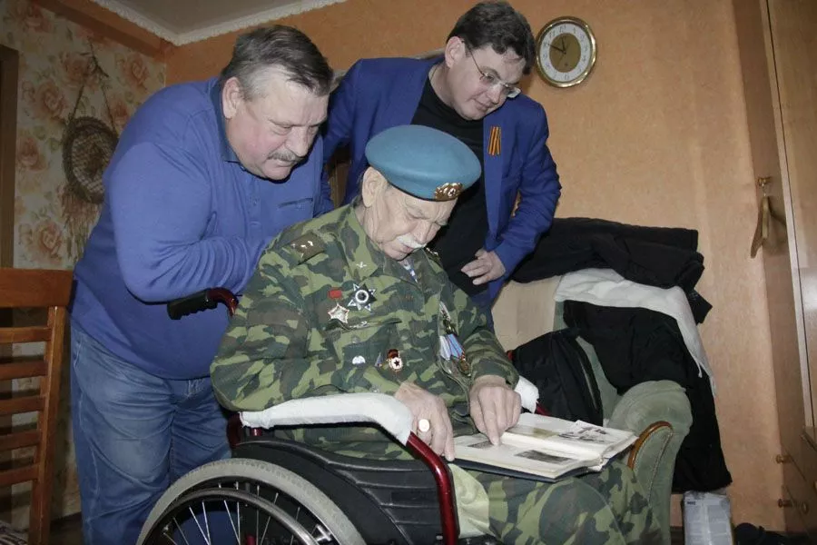 Скибина навещают друзья-«афганцы», помогают товарищи из совета молодых депутатов Кореновского района