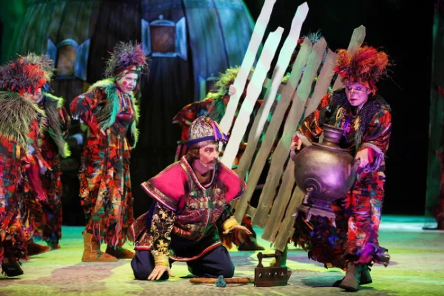 Зрителей ждут знакомые с детства персонажи, а также приключения на земле, под водой и в воздухе.