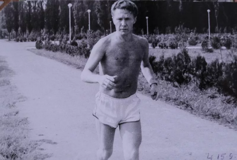 К 2002 году Михаил Кузьмин преодолел 40 тысяч километров и, по сути, обежал вокруг Земли по экватору.