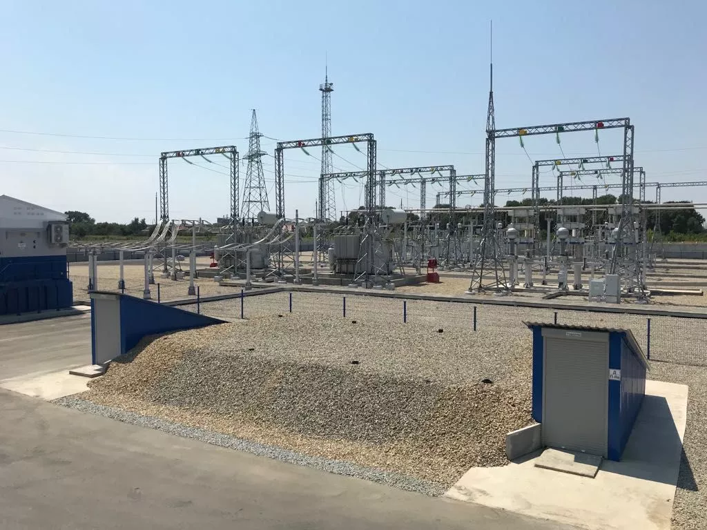 Подстанция позволит обеспечить надежную и бесперебойную подачу электроэнергии в жилые дома, социальные объекты и на предприятия сразу в трех районах края.