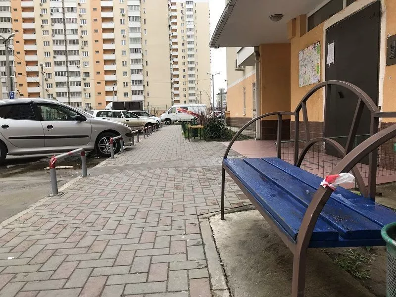 Место падения женщины и ребенка.