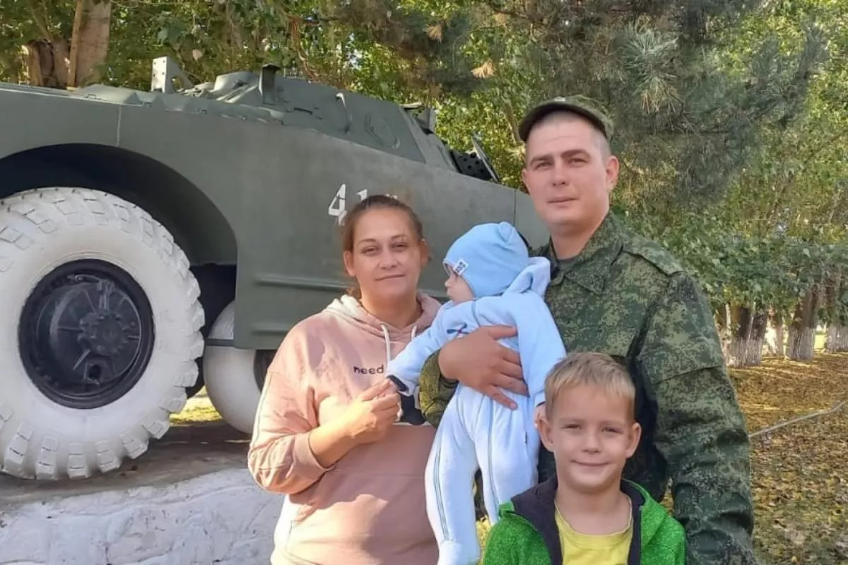 Станислав с семьей перед отправкой в зону СВО. 