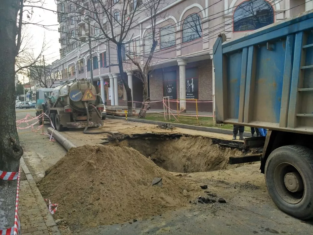 Ремонт коллектора на улице Гимназической