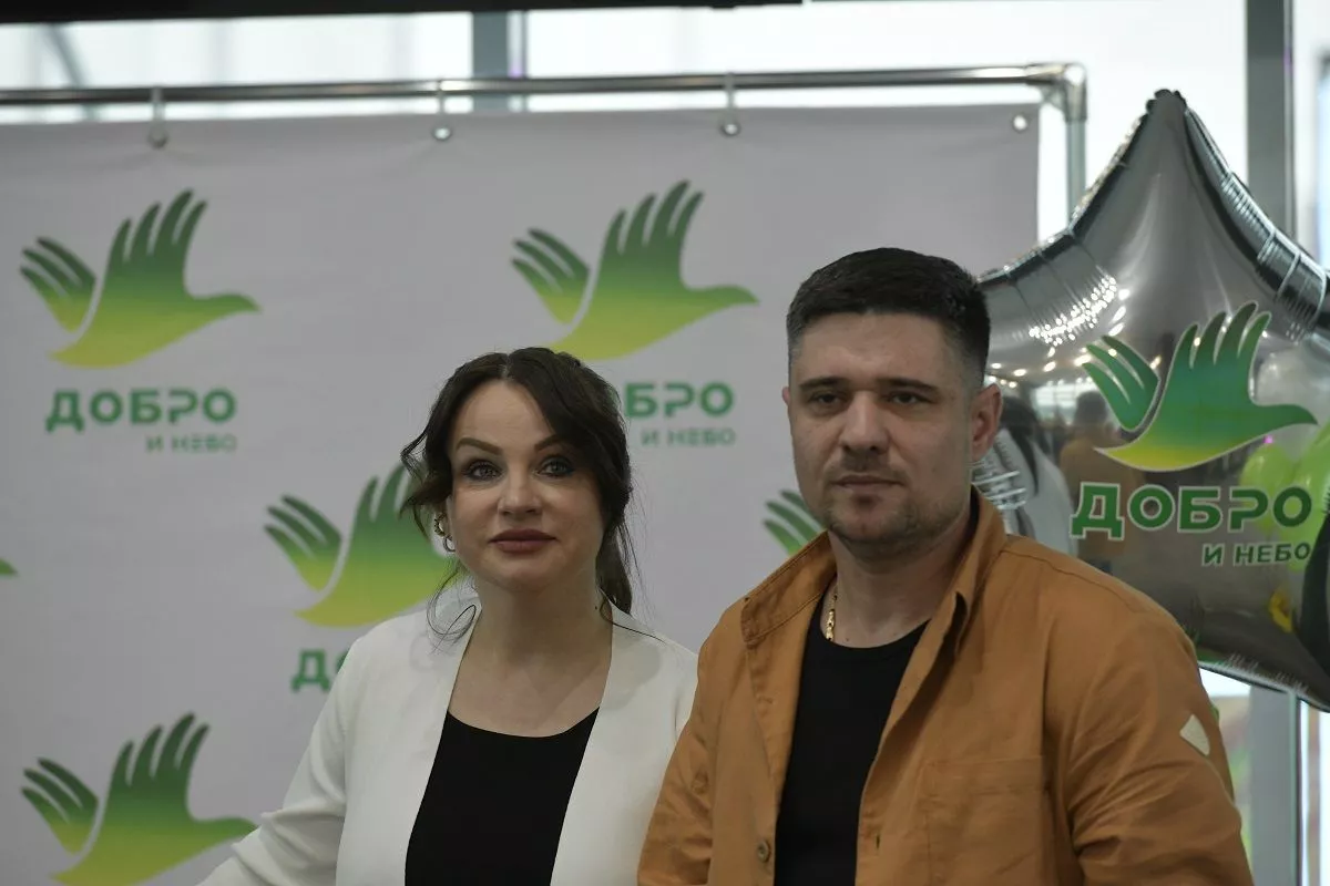 Руководитель благотворительного фонда «Добро и дело» Анна Потынга и ее супруг, руководитель проекта «Добро и небо» Сергей Потынга вложили много труда и сил в открытие полигона для гонок дронов.