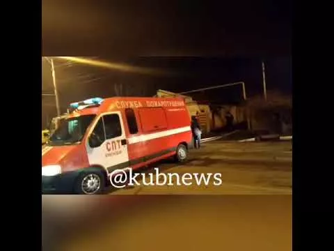 На улице Буденного в Краснодаре загорелся частный дом