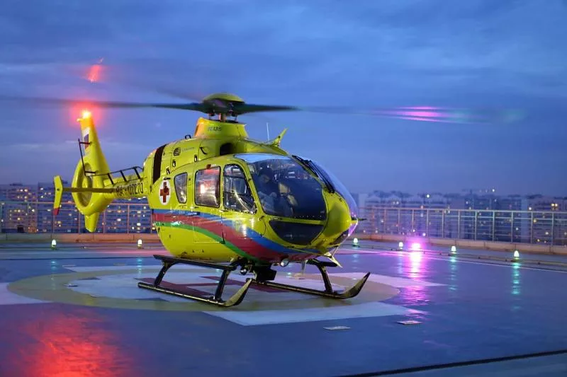 На службе санавиации состоит легкий санитарный вертолет «Eврокоптер-135», его пилоты за пять лет провели более 1200 вылетов.