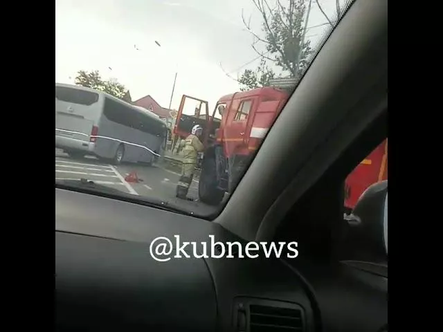 Грузовик врезался в рейсовый автобус в Краснодарском крае, 30 августа
