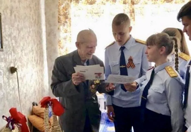 В преддверии празднования 74-й годовщины Дня Победы кадеты чествовали ветеранов войны. В преддверии празднования 74-й годовщины Дня Победы кадеты чествовали ветеранов войны.