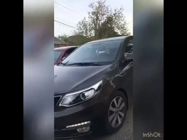 В Краснодаре две девушки на иномарках объезжали пробку по встречке