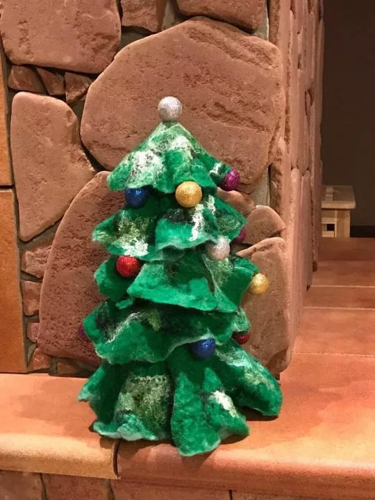 Елка из шерсти