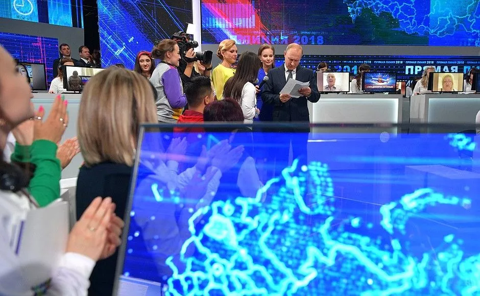 Президент Владимир Путин 7 июня в прямом эфире отвечает на вопросы россиян. Президент Владимир Путин 7 июня в прямом эфире отвечает на вопросы россиян.