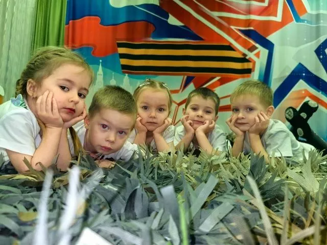 С каждой упакованной сетью детский сад обязательно отправляет письма и рисунки воспитанников. С каждой упакованной сетью детский сад обязательно отправляет письма и рисунки воспитанников.