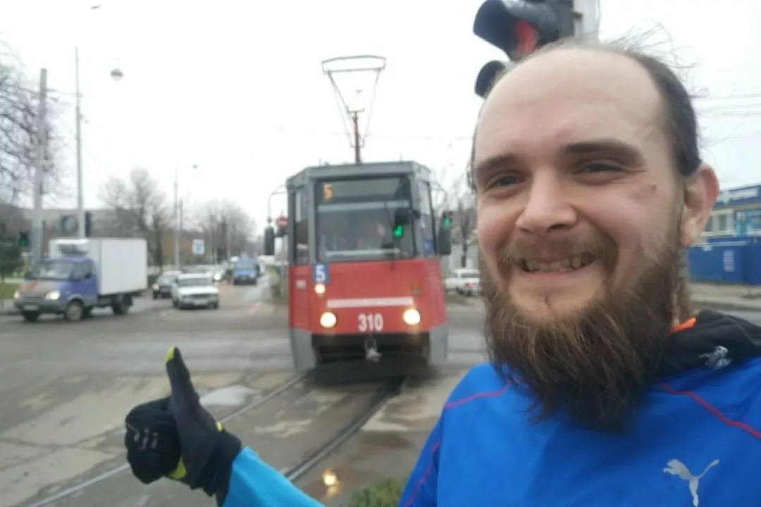 Лидеры прибыли на место назначения на 15 минут раньше трамвая.